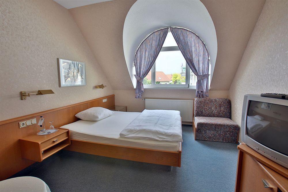 רוסלסהיים Hotel Bauschheimer Hof מראה חיצוני תמונה