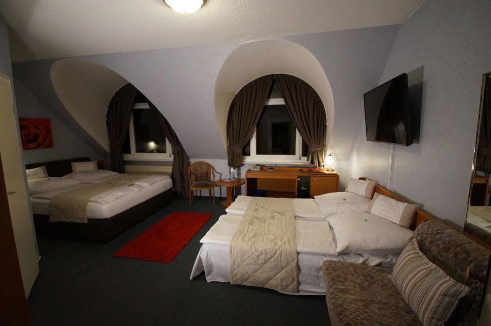 רוסלסהיים Hotel Bauschheimer Hof מראה חיצוני תמונה