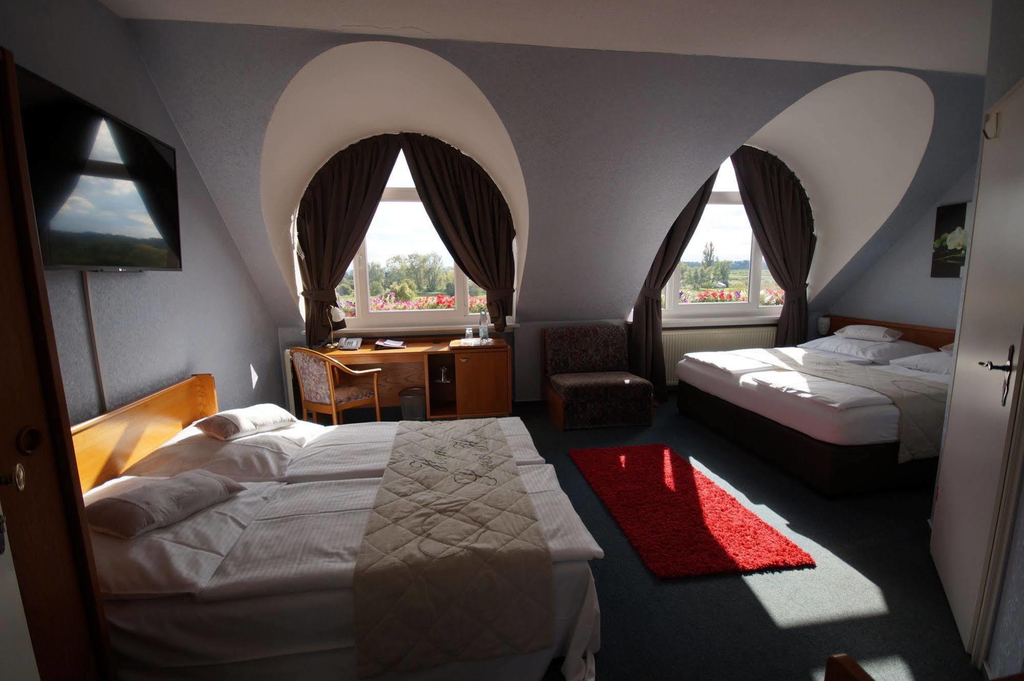 רוסלסהיים Hotel Bauschheimer Hof מראה חיצוני תמונה