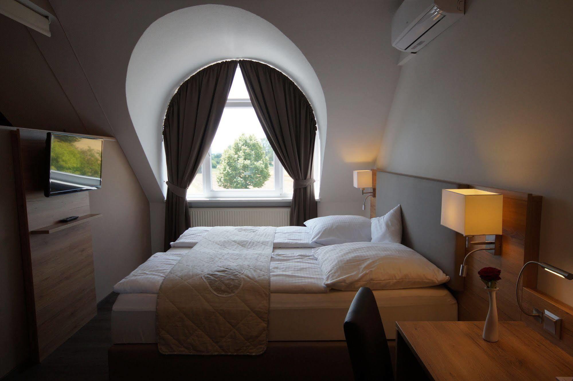 רוסלסהיים Hotel Bauschheimer Hof מראה חיצוני תמונה