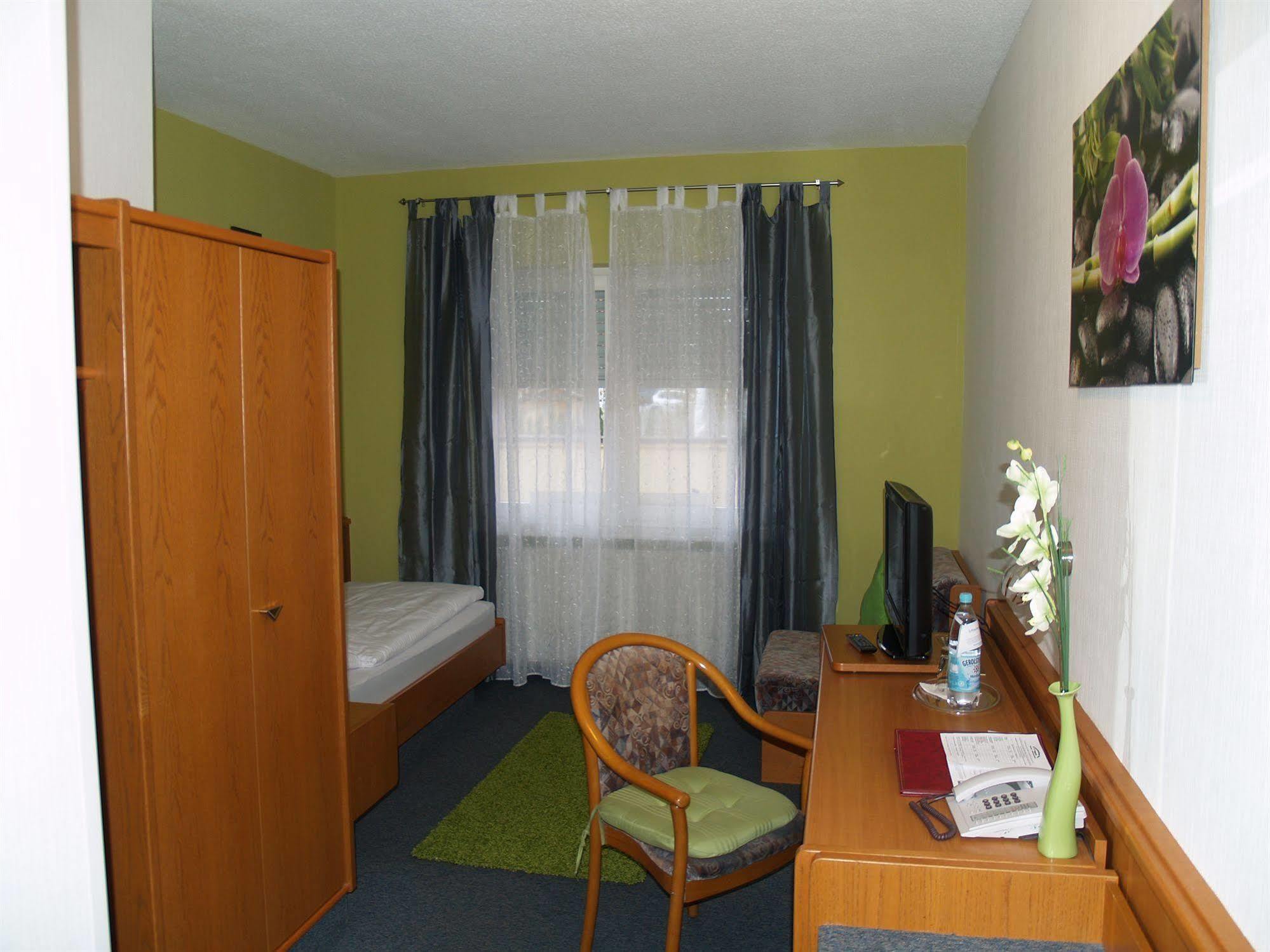 רוסלסהיים Hotel Bauschheimer Hof מראה חיצוני תמונה