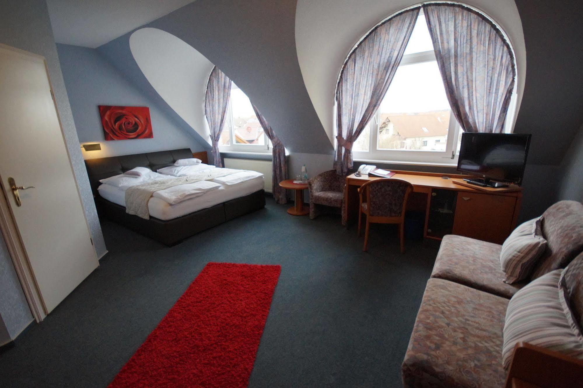 רוסלסהיים Hotel Bauschheimer Hof מראה חיצוני תמונה