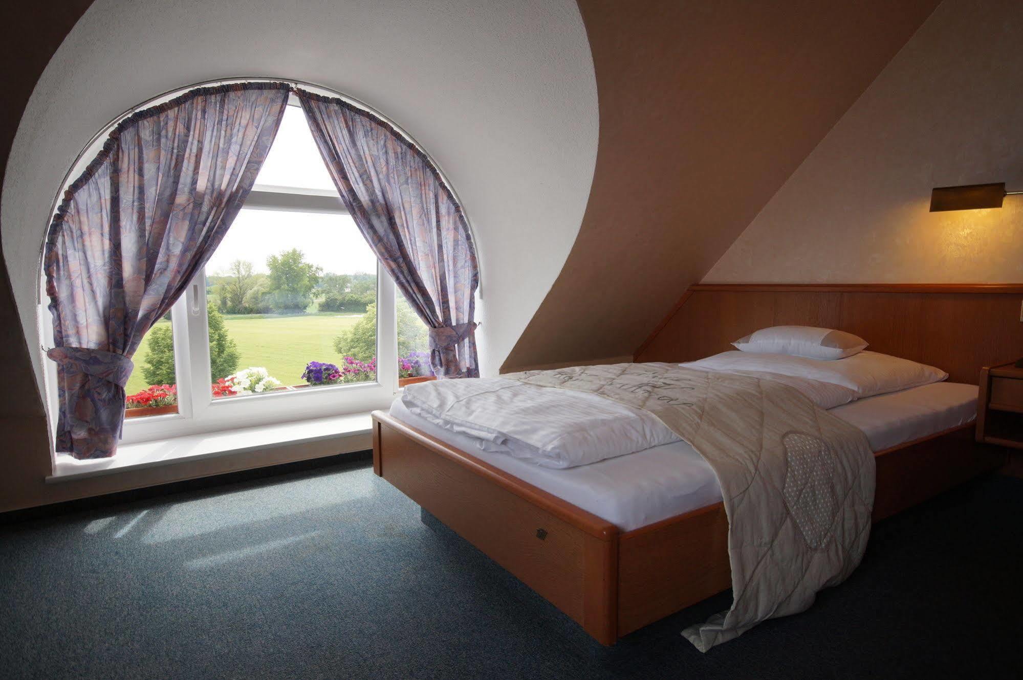 רוסלסהיים Hotel Bauschheimer Hof מראה חיצוני תמונה