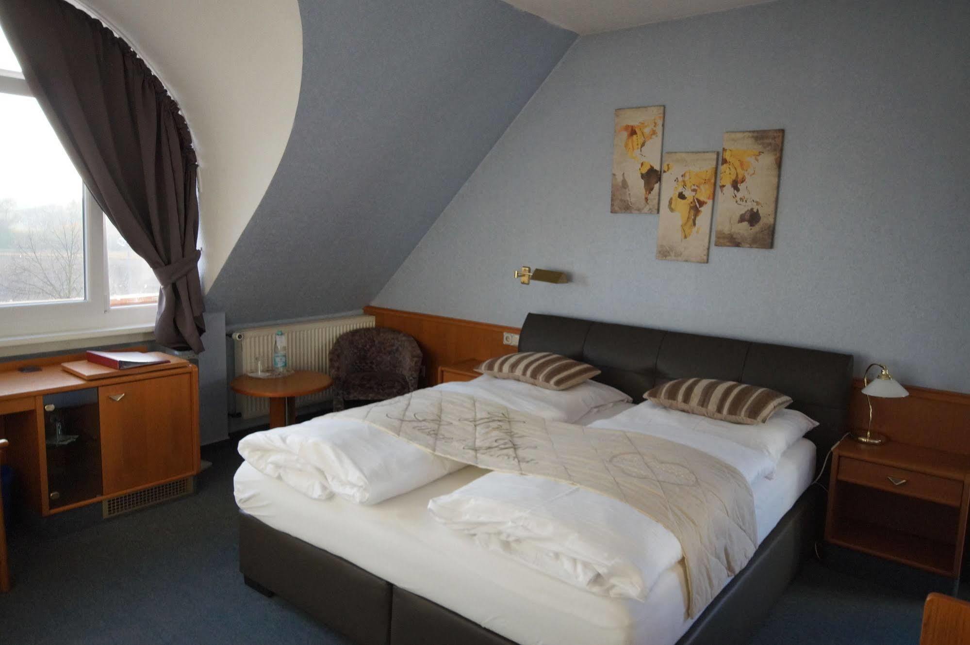 רוסלסהיים Hotel Bauschheimer Hof מראה חיצוני תמונה